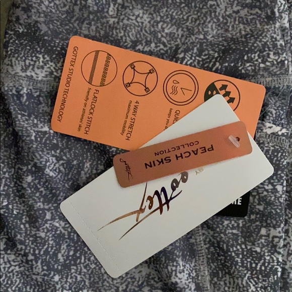 X by Gottex Rachel Gray Capri Leggings - Picture 3 of 3